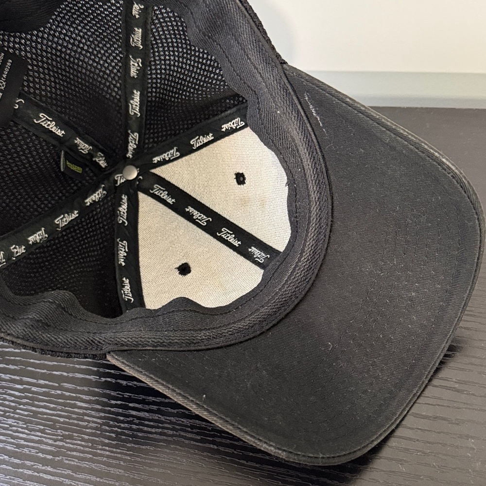 Titleist Footjoy Mesh Golf Cap Black White Logo Trucker Hat Small-Medium Casual - Picture 5 of 7